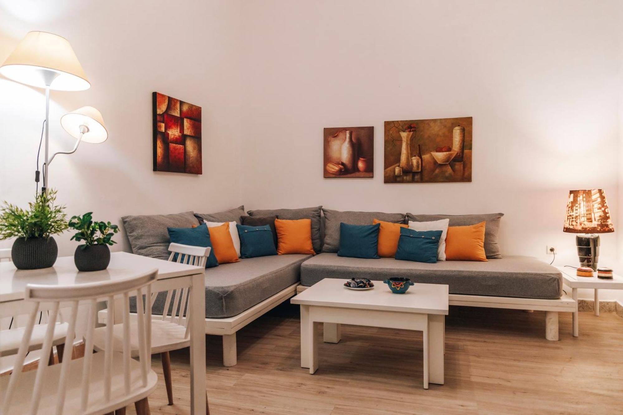 Monastiraki-Psiri, Old Town, 3-Bdr Apt, Sleep 6-10P, Spacious Court Yard Athens Exterior photo